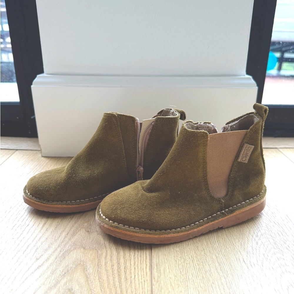 Cienta Boots NWOT